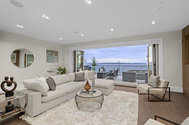 14705 Oxenham Ave, White Rock, BC