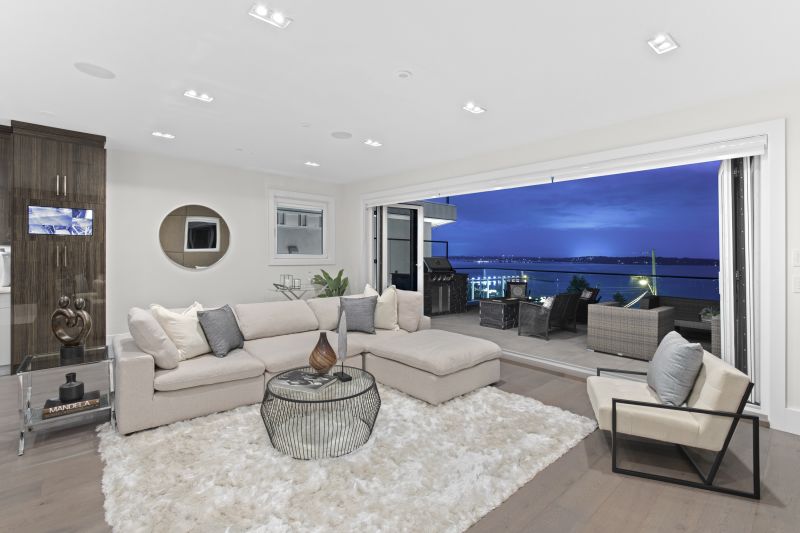 14705 Oxenham Ave, White Rock, BC