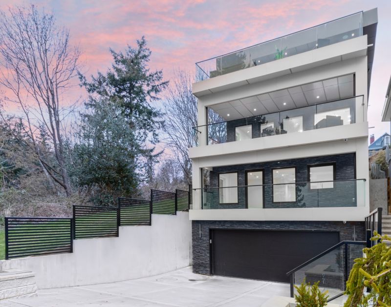 14705 Oxenham Ave, White Rock, BC