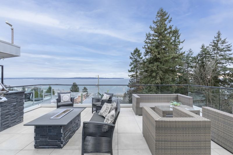 14705 Oxenham Ave, White Rock, BC