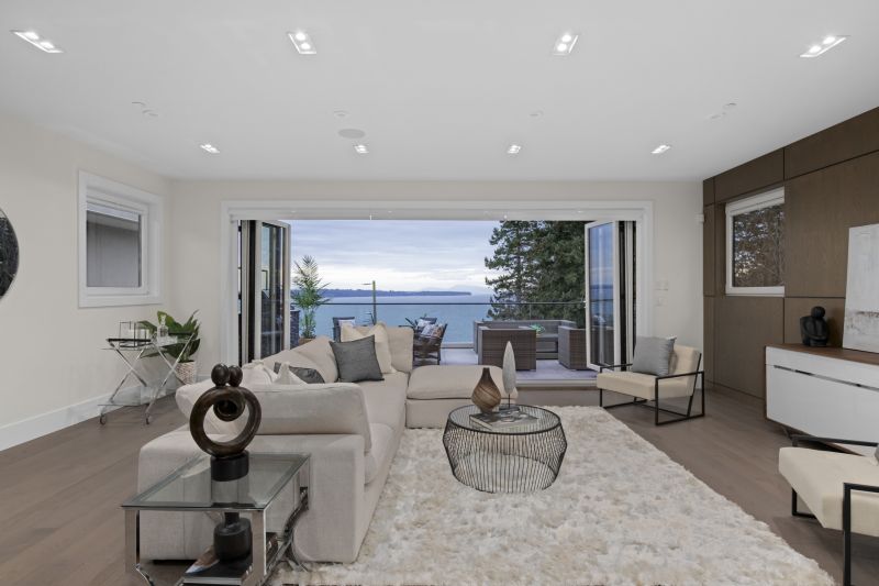 14705 Oxenham Ave, White Rock, BC