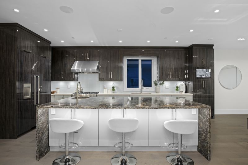 14705 Oxenham Ave, White Rock, BC