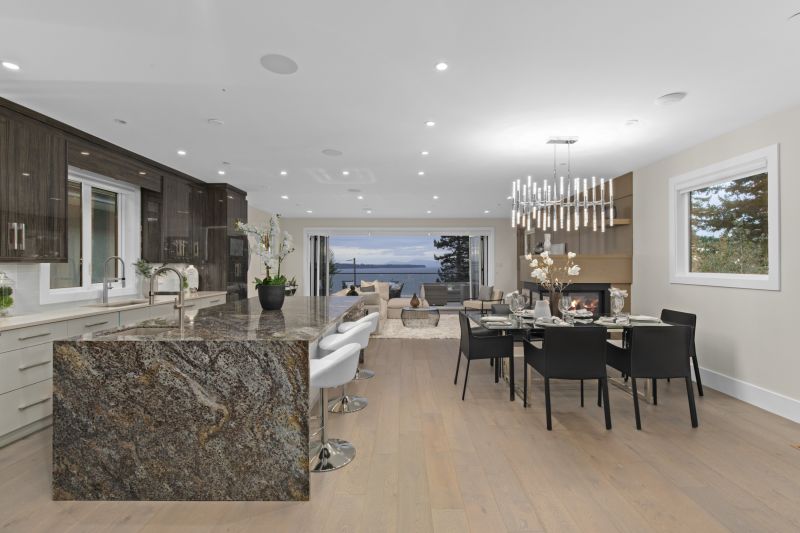 14705 Oxenham Ave, White Rock, BC