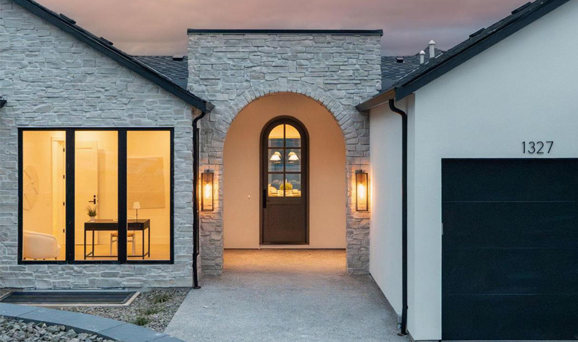 1327 Vineyard Drive West, Kelowna: A Perfect Blend of Comfort and Luxury